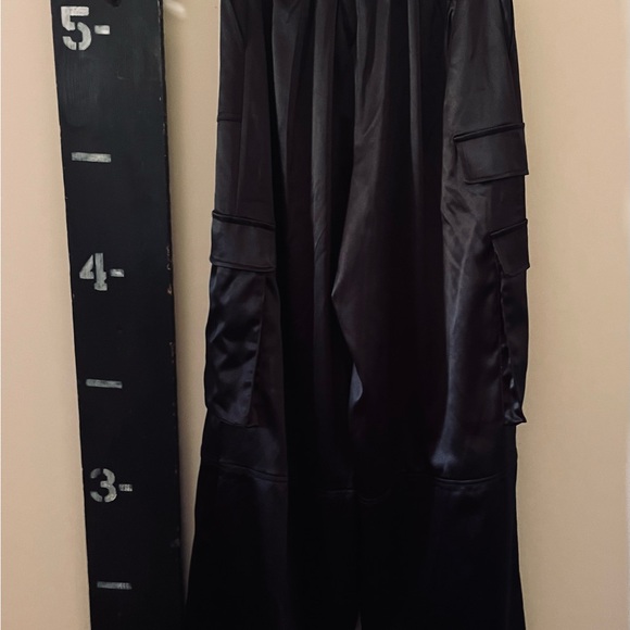 House of Harlow Satin set wide leg cargo pants and crop top Bustier Sz Small NWT - Picture 6 of 16